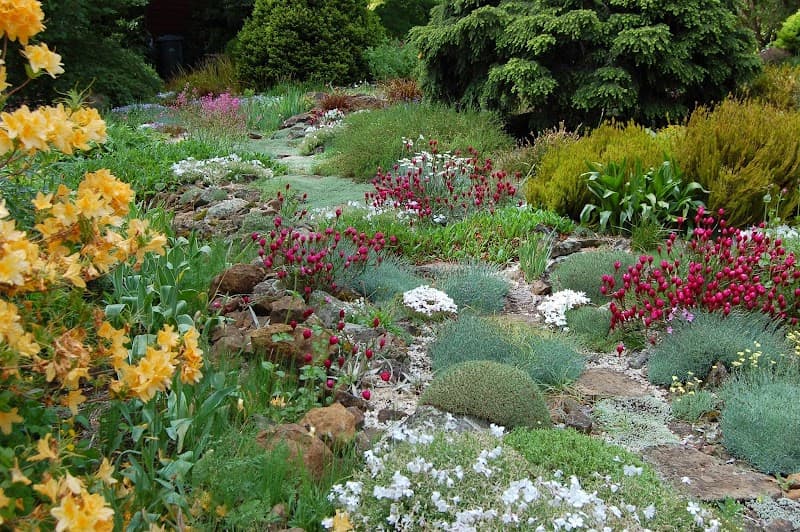 Grotec Landscape Solutions - Gardeners in Labrador, QLD
