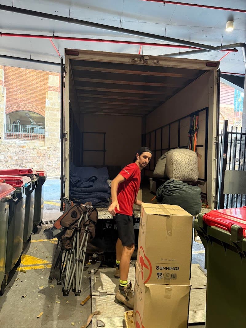 CLAN REMOVALS AND TRANSPORT SOLUTIONS - Removalists in Newstead, QLD