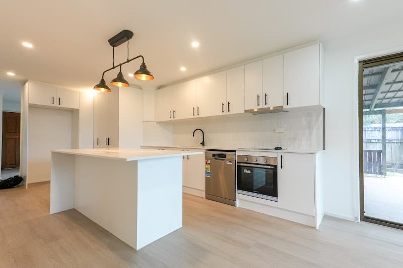 EB Custom Cabinets and Kitchen Renovations