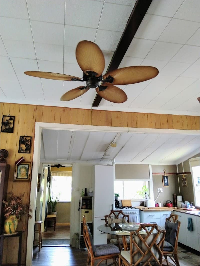 Neales Electric - Electricians in Silkstone, QLD